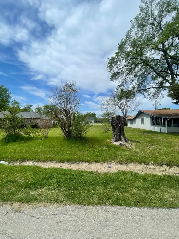 211 Flying Bridge Road, Gun Barrel City, TX 75156