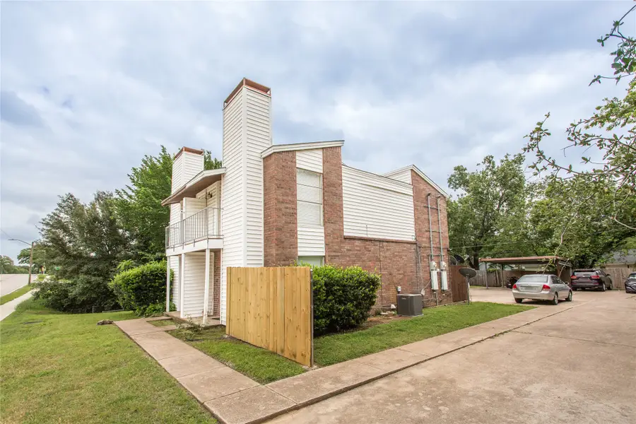 6828 Brentwood Stair Road, Fort Worth, TX 76112 - #2