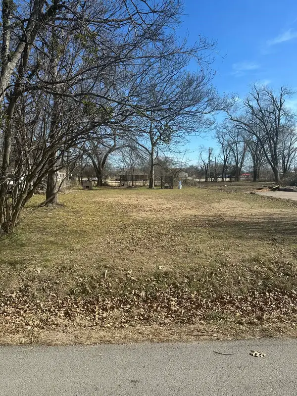 913 S Catherine Street, Terrell, TX 75160