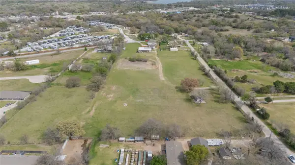 924 Fox Lane, Azle, TX 76020