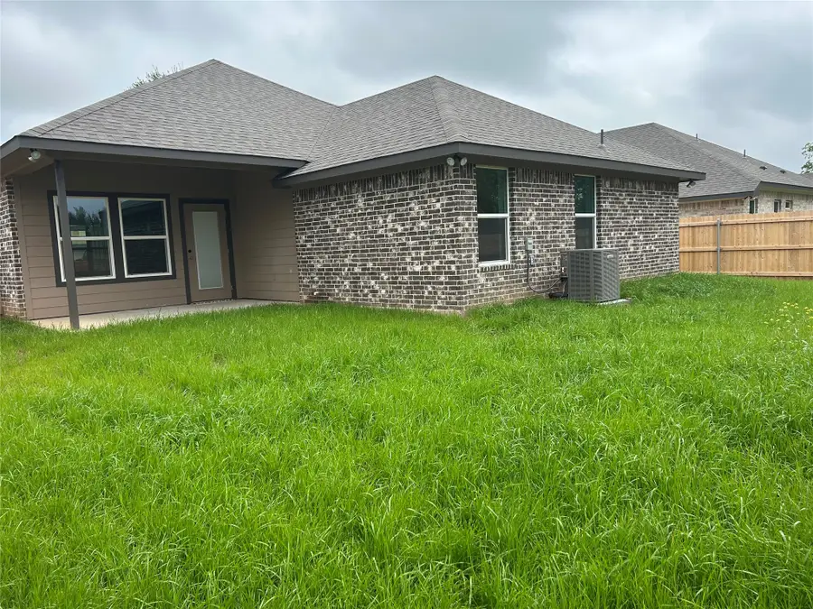 411 Conway Street, Lacy Lakeview, TX 76705 - #2