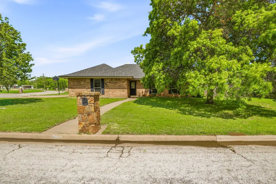 1318 Fairway Drive, Graham, TX 76450 - #2