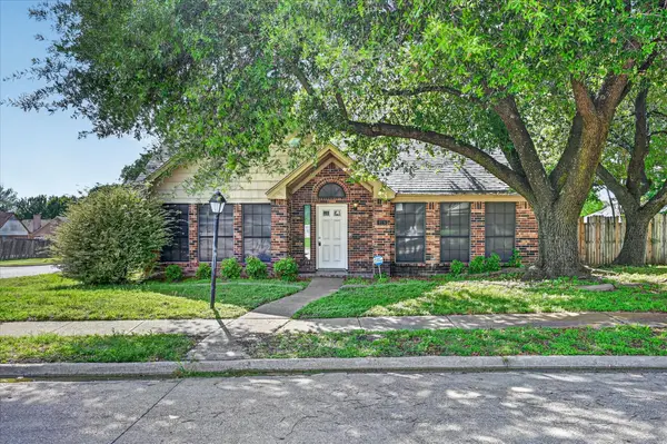 819 Tifton Court, Lancaster, TX 75146