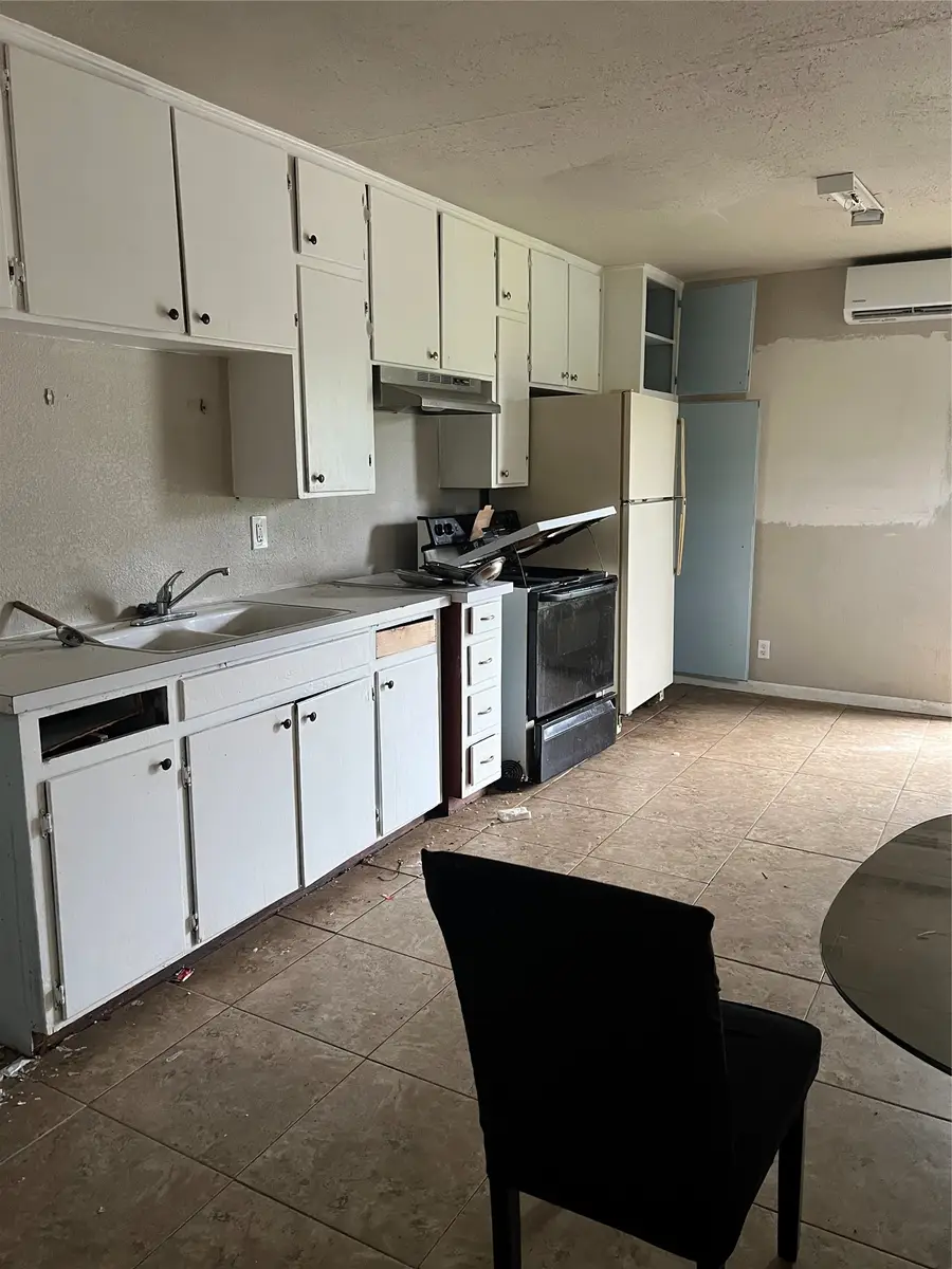 5409 Houghton Avenue, Fort Worth, TX 76107 - #2