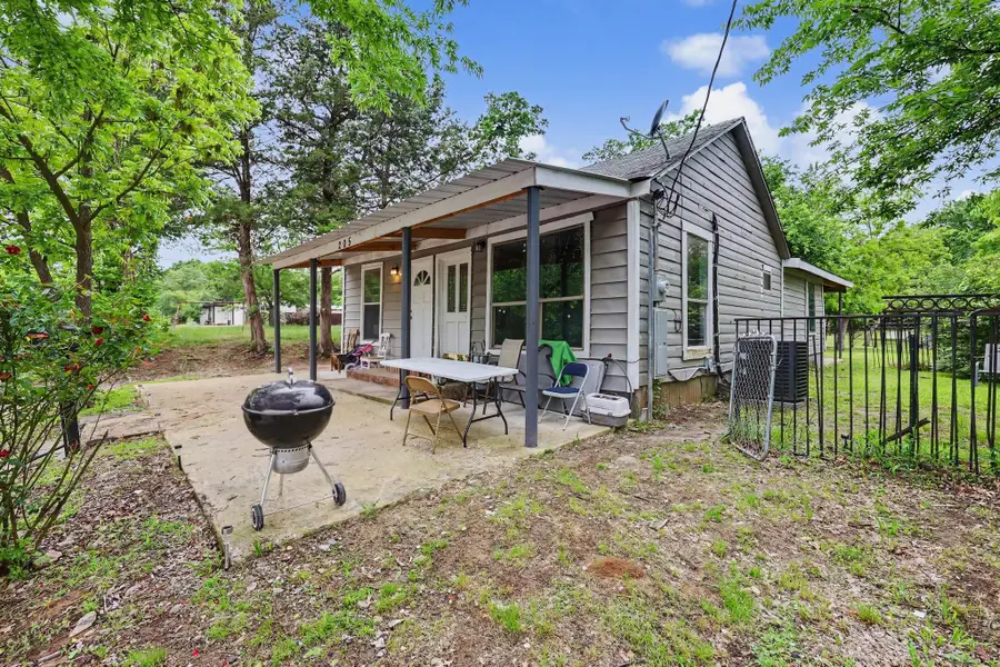 205 S Main Street, Bonham, TX 75418 - #2