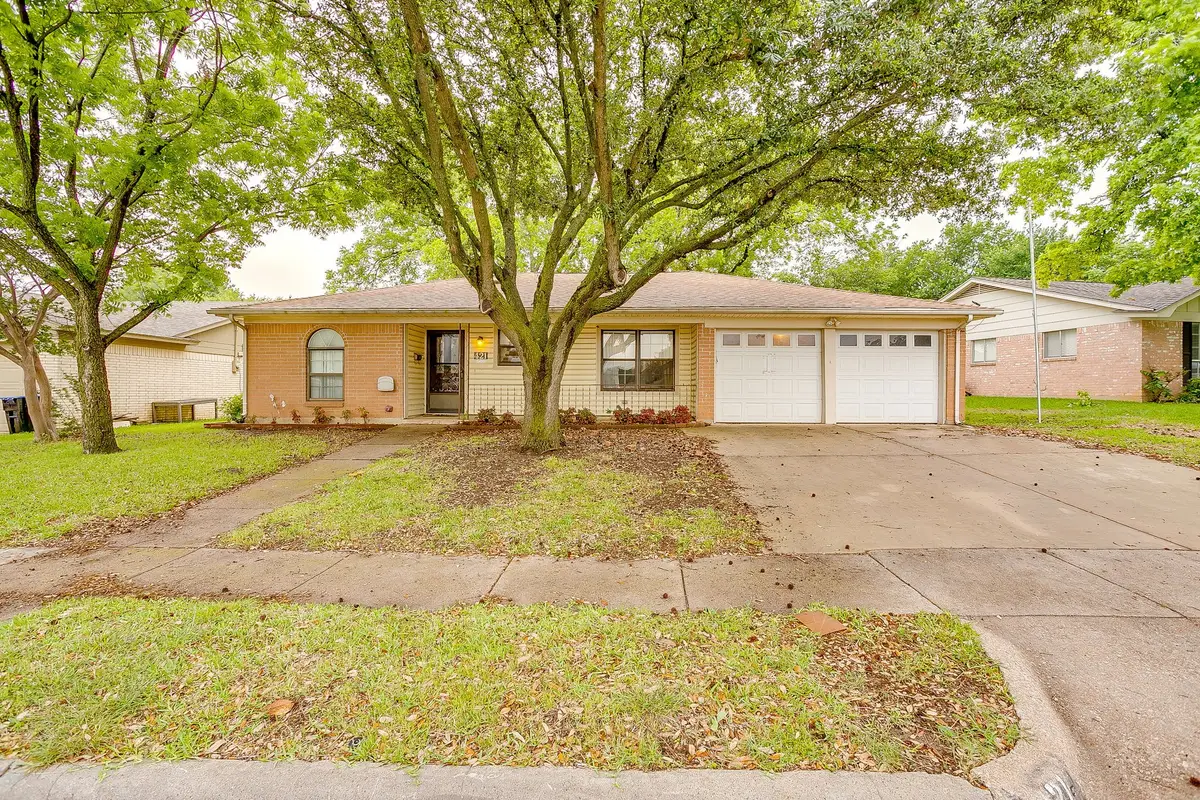 421 Linda Drive, Burleson, TX 76028 - #1