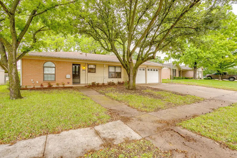421 Linda Drive, Burleson, TX 76028 - #2