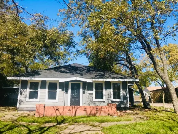 106 W Decatur Street, Ennis, TX 75119