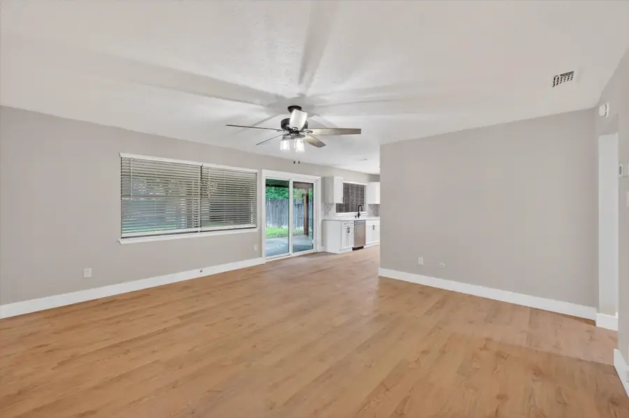 129 N Dobson Street, Burleson, TX 76028 - #3