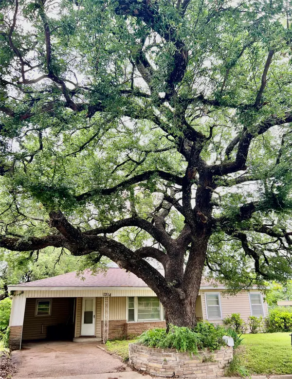 1314 W Water Street, Weatherford, TX 76086