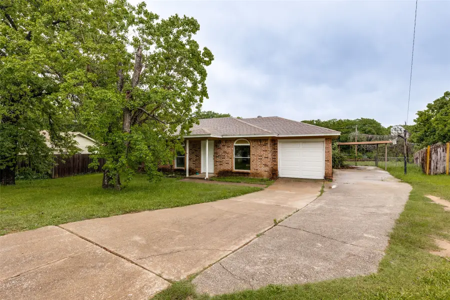 520 Lake Crest Parkway, Azle, TX 76020 - #2