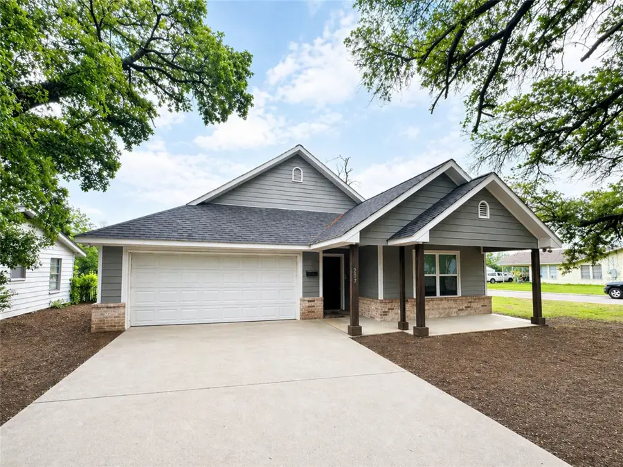207 E Mccoulskey Street, Terrell, TX 75160 - #2