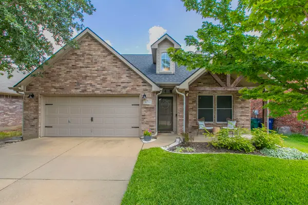 1630 Hillside Drive, Waxahachie, TX 75165