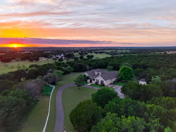6813 Running Deer Court, Granbury, TX 76049