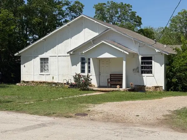 902 Thompson, Jacksboro, TX 76458