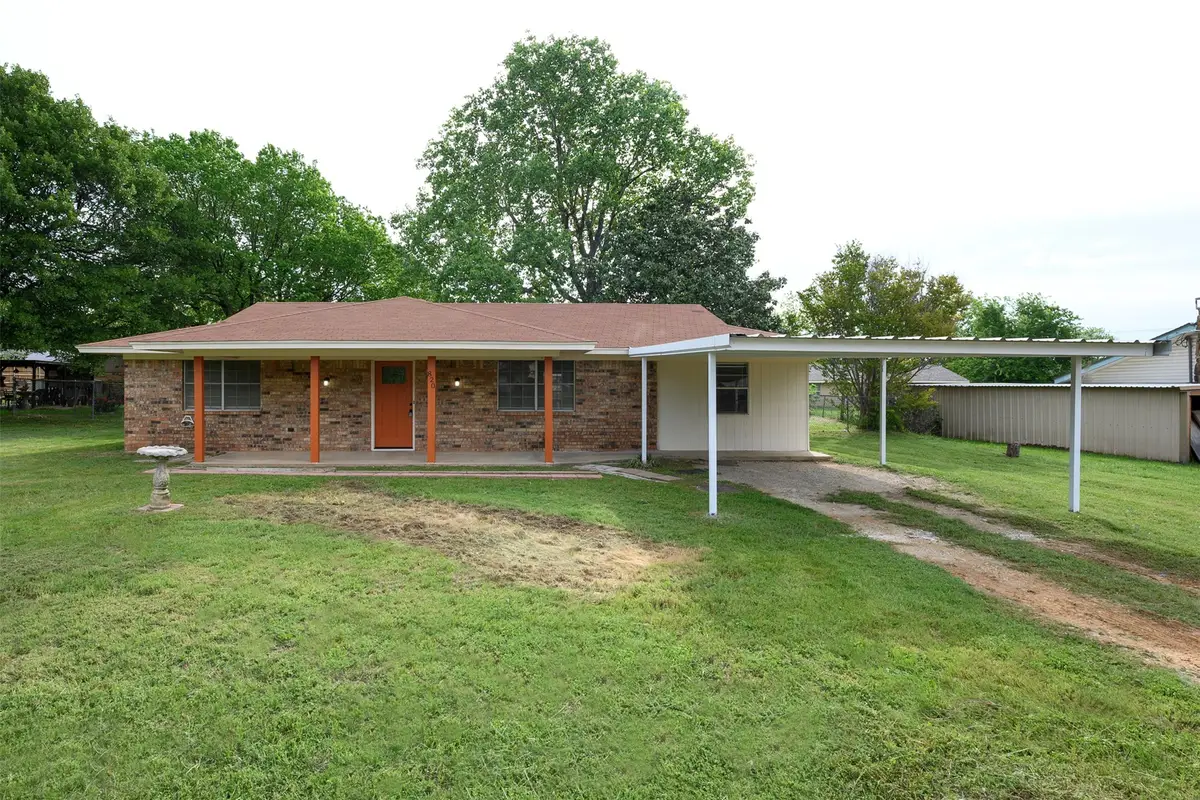 820 N Avenue A, Springtown, TX 76082 - #1