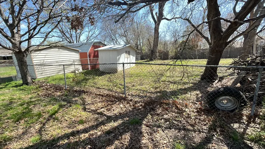 1002 SE 2nd Street, Grand Prairie, TX 75051 - #2