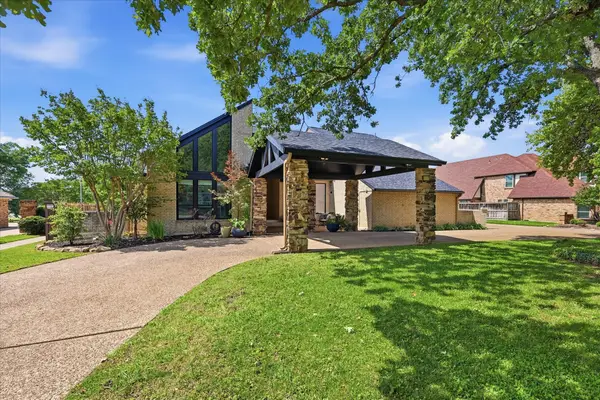 301 Chapelwood Drive, Colleyville, TX 76034
