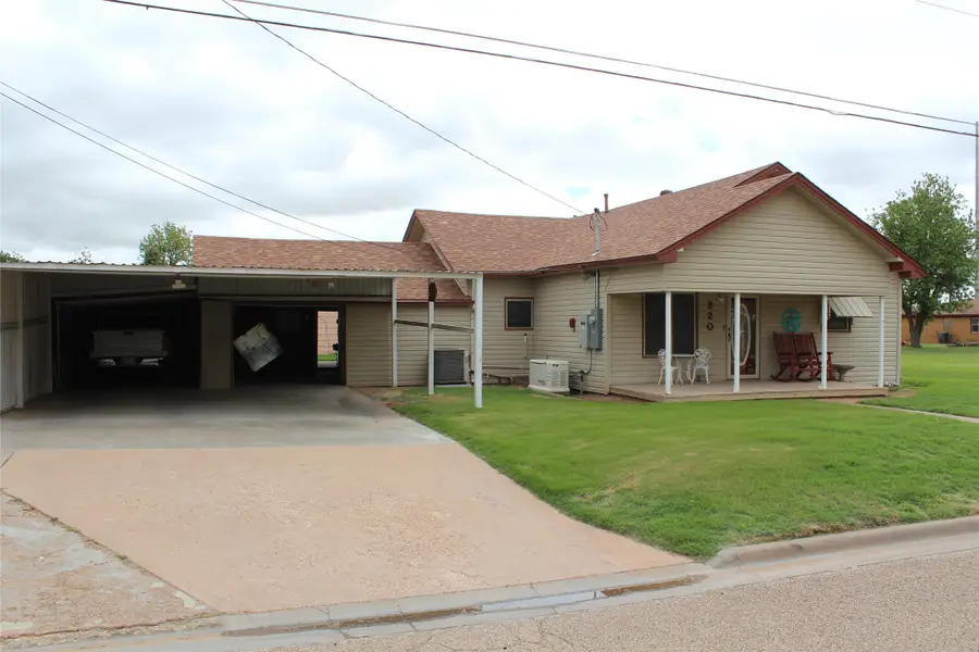 220 N 14th Avenue, Munday, TX 76371 - #2