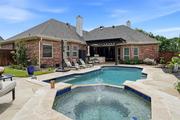 9009 Thornway Drive, North Richland Hills, TX 76182