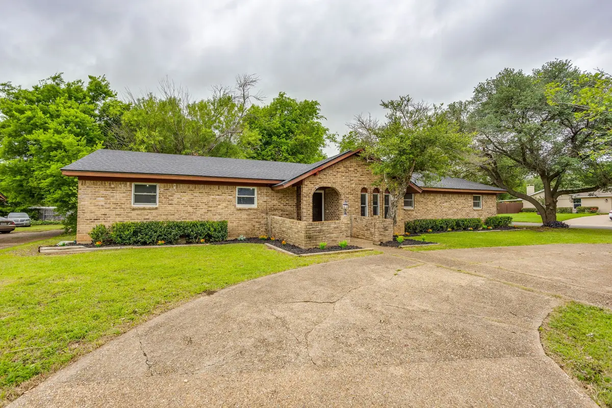 116 N Old Temple Road, Hewitt, TX 76643 - #1