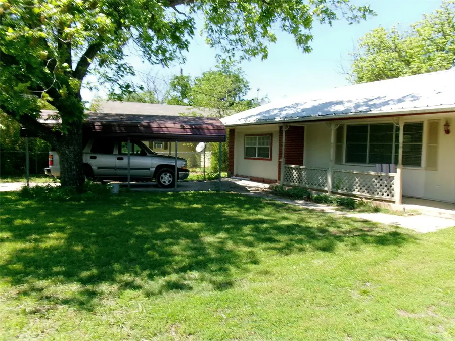 200 W Spencer Street, Bangs, TX 76823 - #3