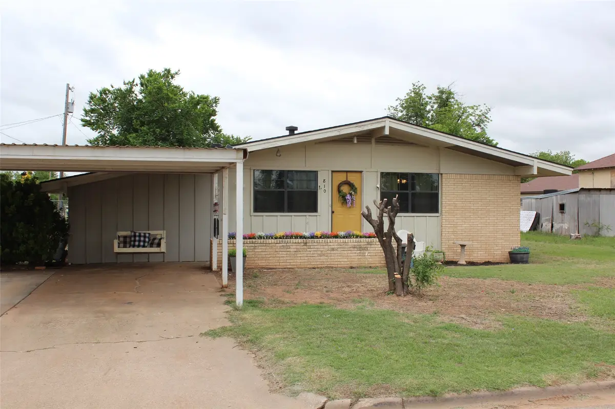 810 W Eden Street, Munday, TX 76371 - #1