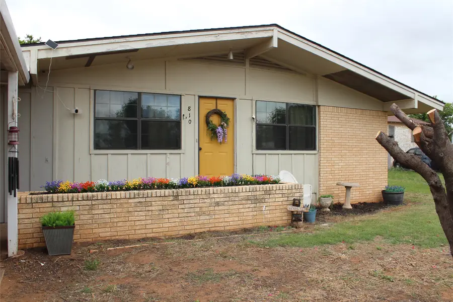 810 W Eden Street, Munday, TX 76371 - #2