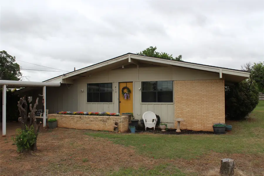 810 W Eden Street, Munday, TX 76371 - #3