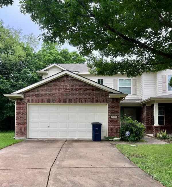 7401 Cowhand Court, Fort Worth, TX 76131