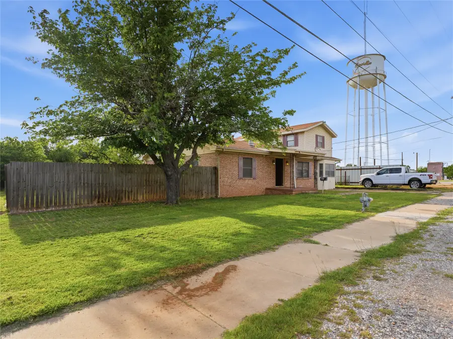 511 N Clay Street, Henrietta, TX 76365 - #2