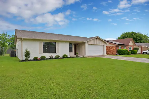 2822 Pebble Beach Drive, Lancaster, TX 75134