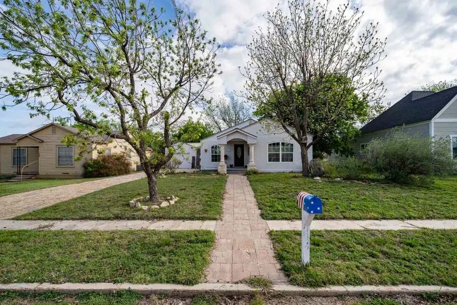 1004 N 7th Street, Ballinger, TX 76821 - #3
