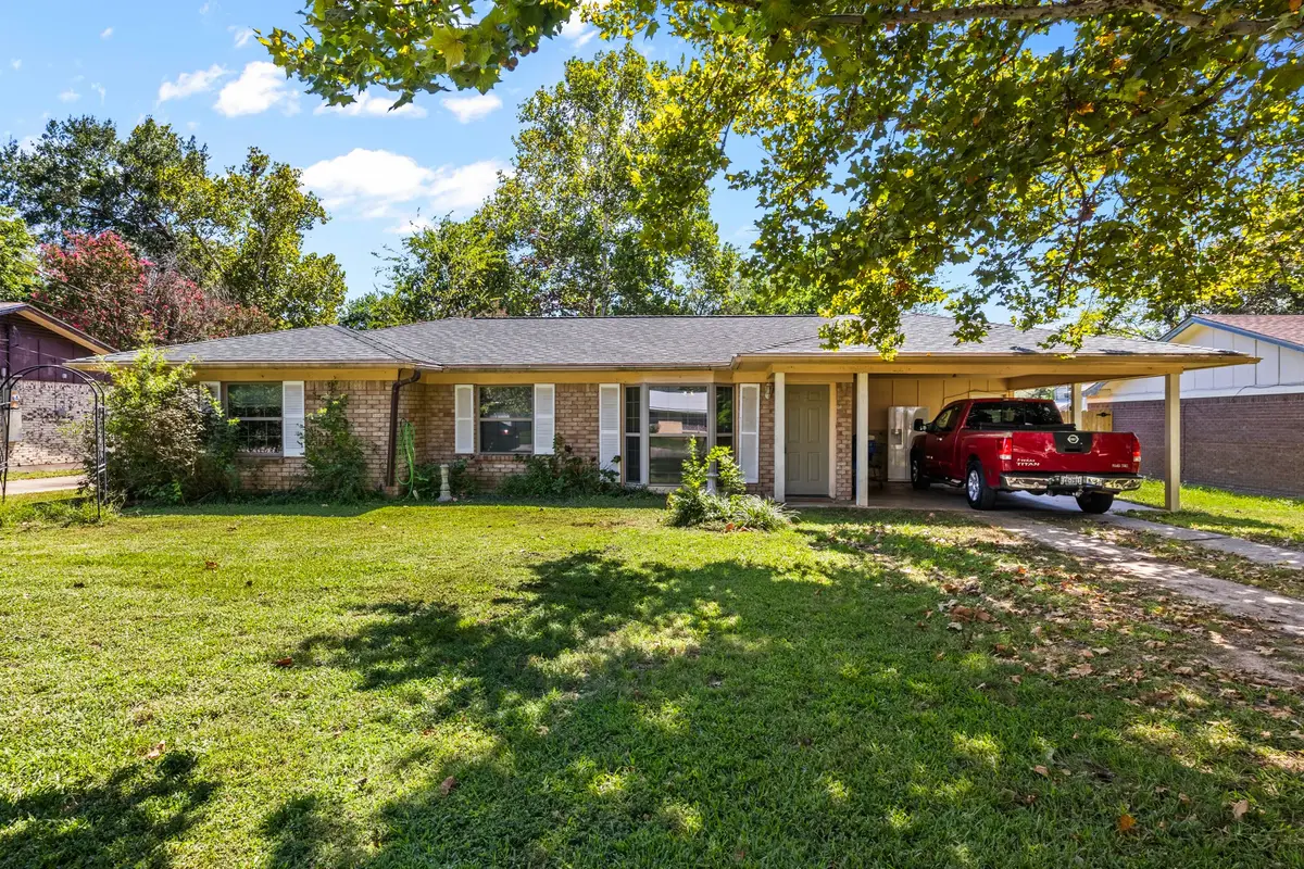309 Henderson Street, Mount Pleasant, TX 75455 - #1