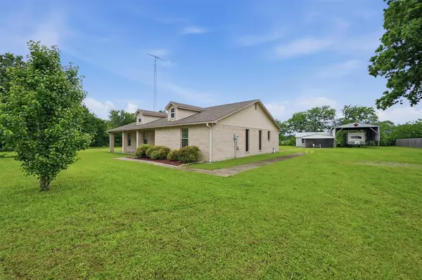 1808 E Fm 120, Denison, TX 75021