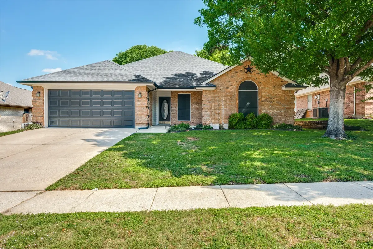 816 Willow Court, Saginaw, TX 76179 - #1