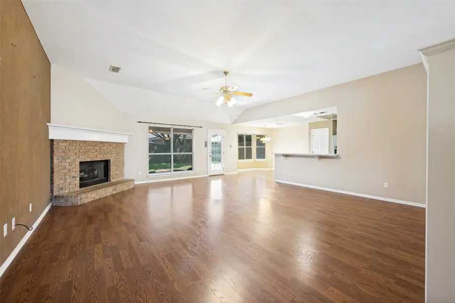 816 Willow Court, Saginaw, TX 76179 - #2
