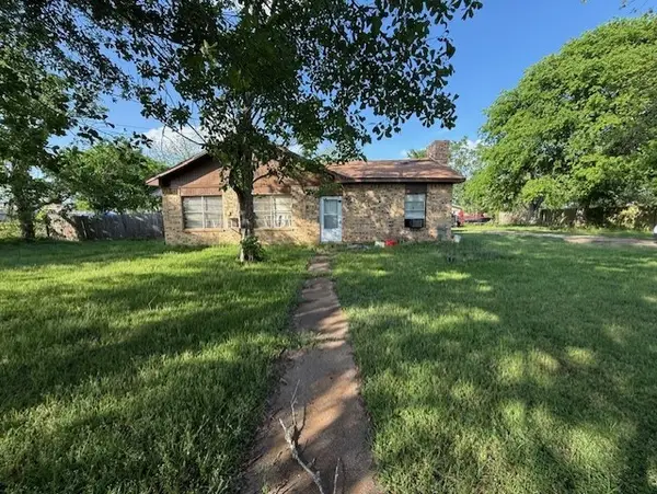 208 N Bridges, Elkhart, TX 75839