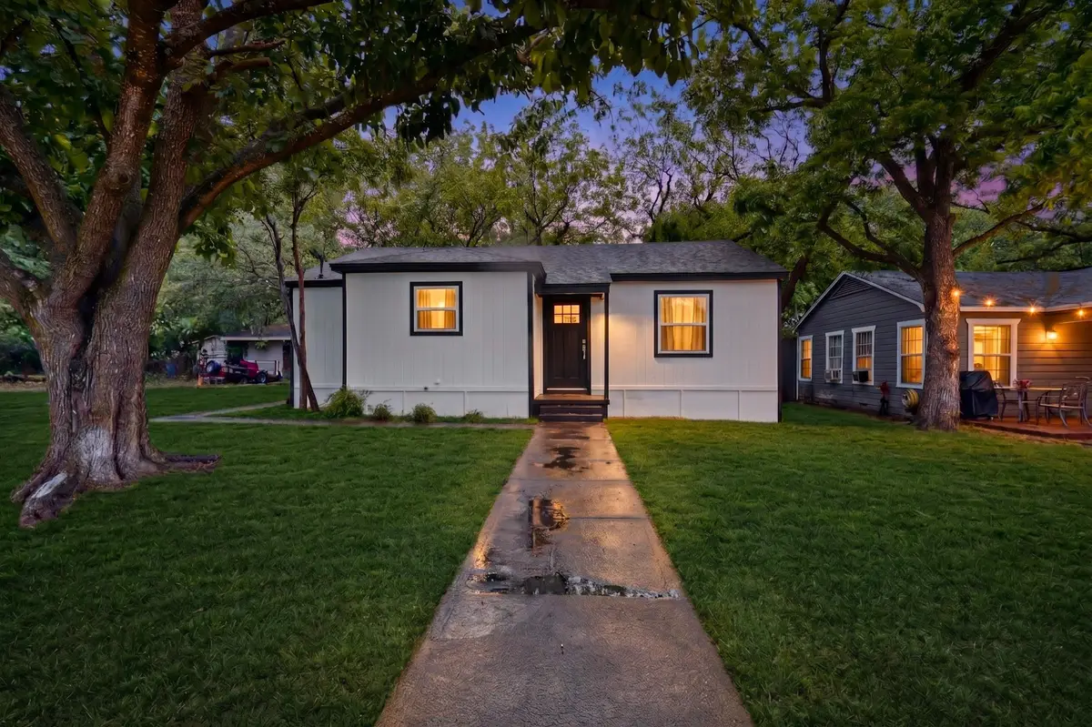 1103 N Sherman Street, Ennis, TX 75119 - #1