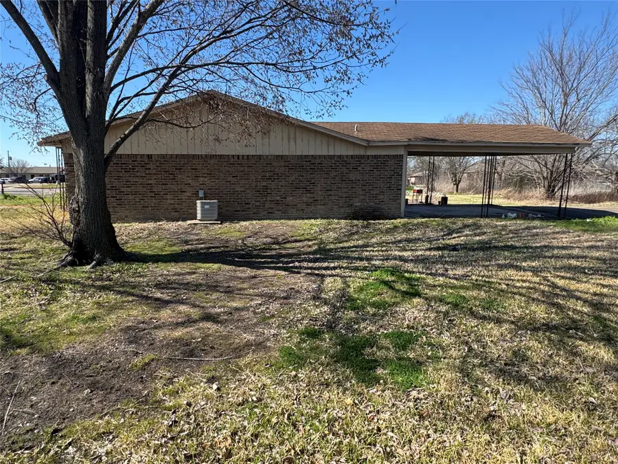 1118 E 13th Avenue, Corsicana, TX 75110 - #3