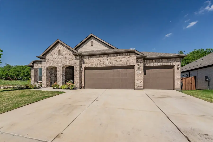 1041 Auburn Drive, Justin, TX 76247 - #2