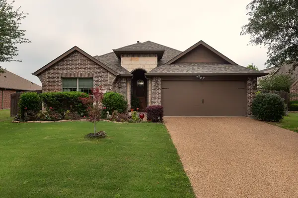 107 Manor Lane, Waxahachie, TX 75165