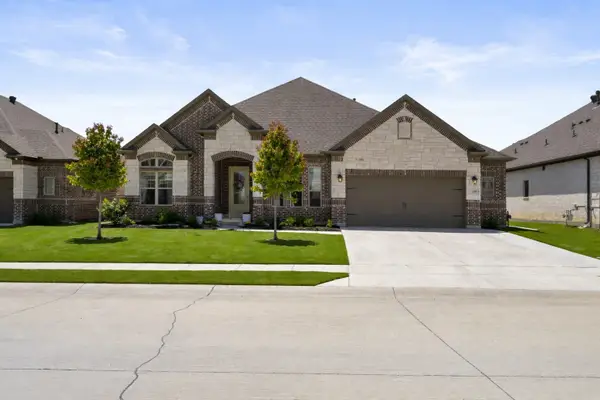 1073 Fleetwood Drive, Justin, TX 76247