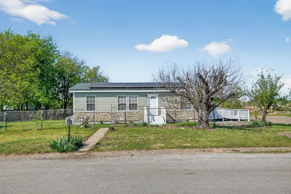 1917 Nolan Ridge Drive, Cleburne, TX 76033