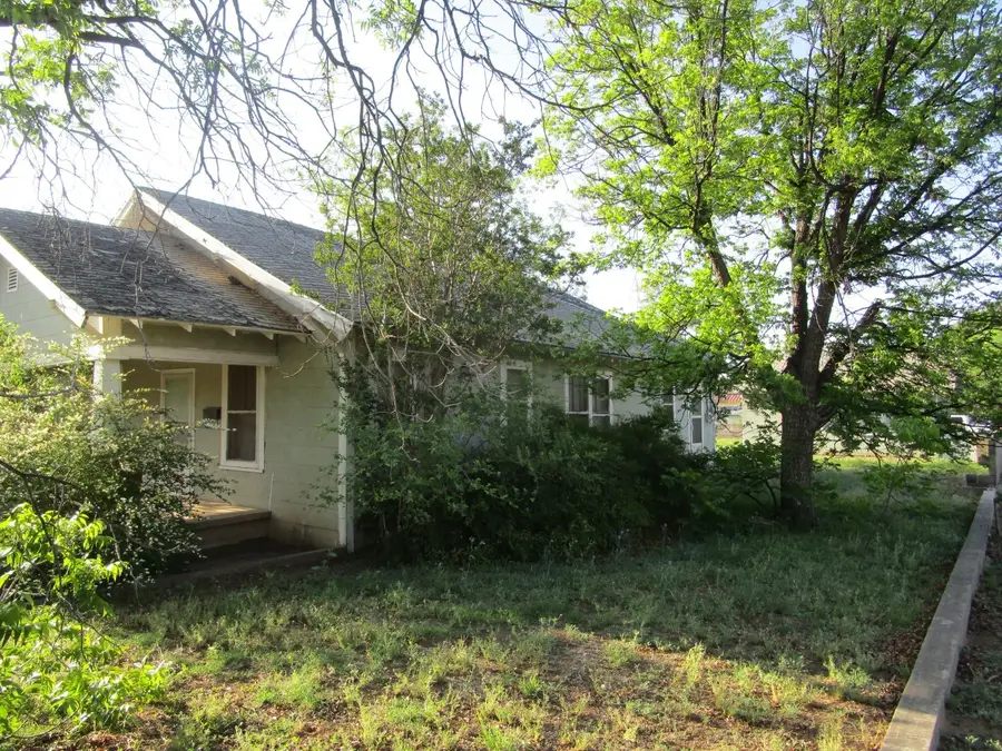 105 E 9th Street, Colorado City, TX 79512 - #2