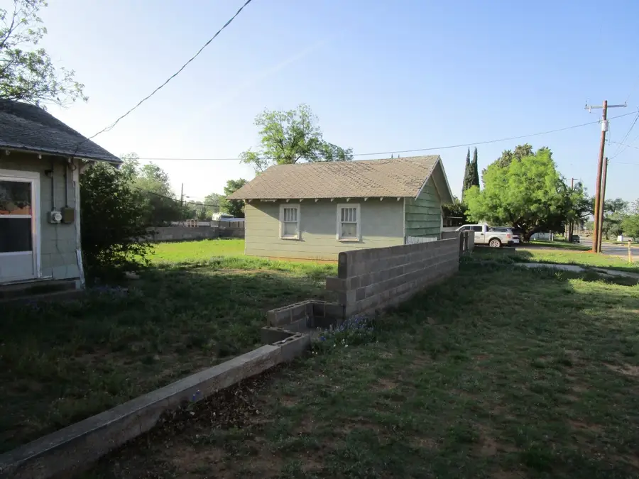 105 E 9th Street, Colorado City, TX 79512 - #3