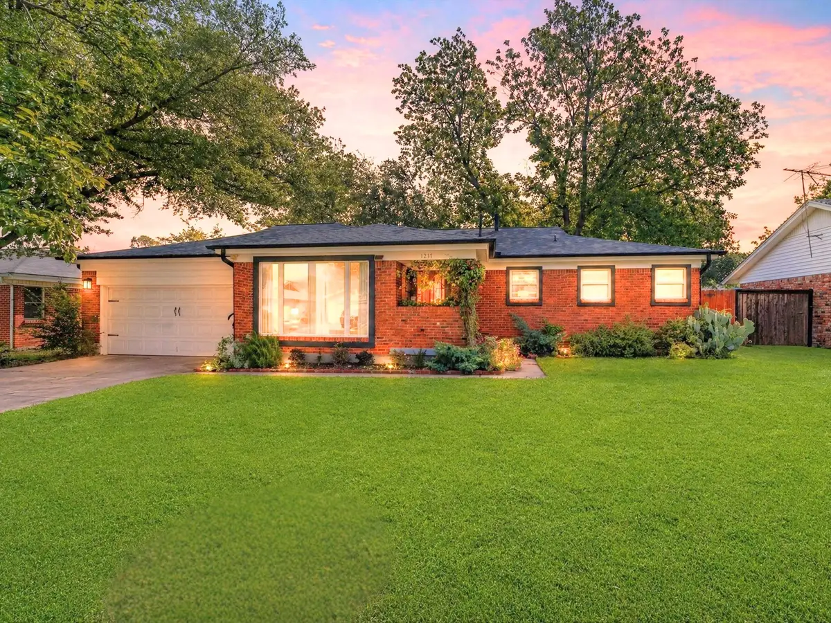 1217 Park Center Street, Benbrook, TX 76126 - #1