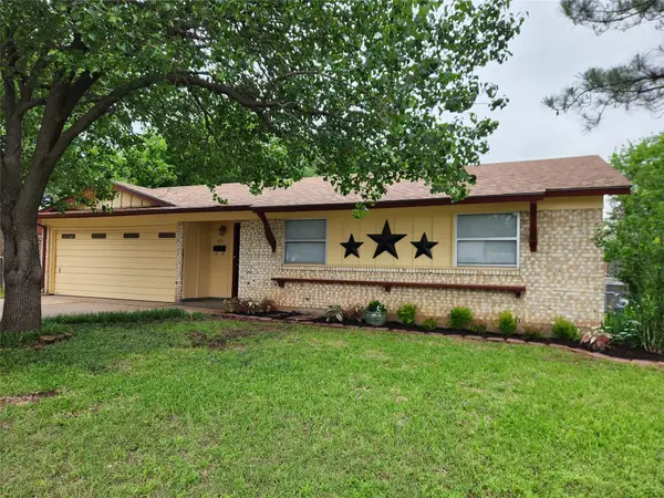 417 Wallace Drive, Crowley, TX 76036