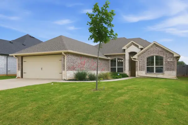 3306 Arrow Creek Drive, Granbury, TX 76049