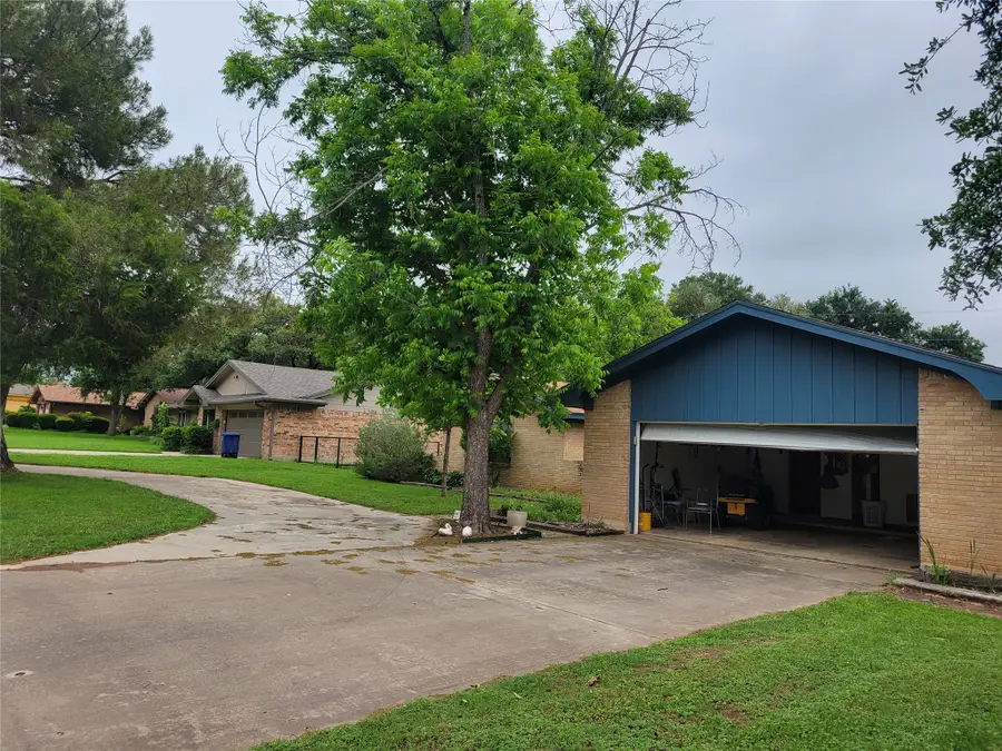 1707 Broadmoor Drive, Brownwood, TX 76801 - #2